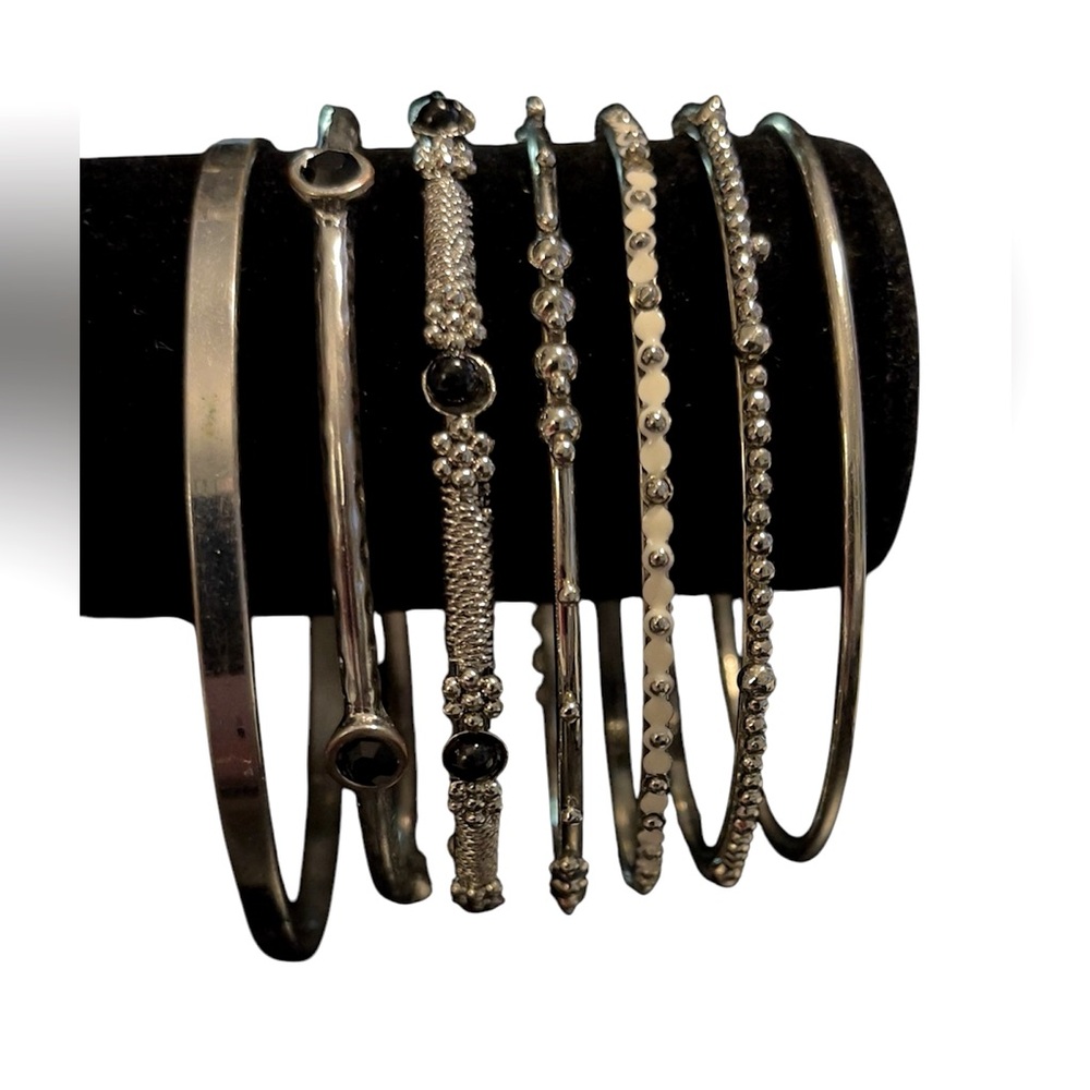 ✨ 7 Vintage Silver-Tone Bangles with Black Accents ✨